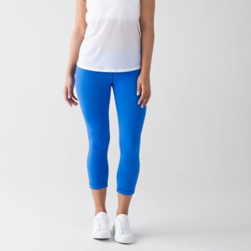 Lululemon Wunder Under Crop size 6 (Reversible)